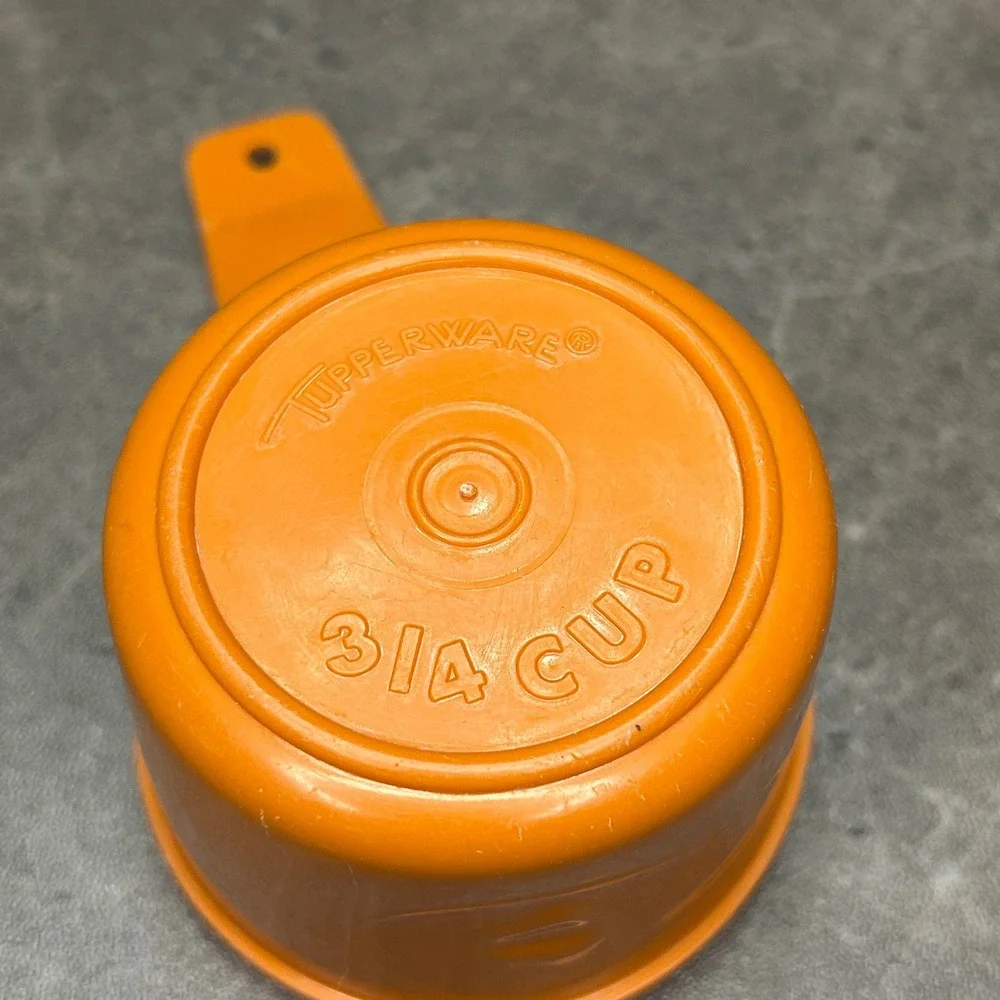 Tupperware vintage measuring
